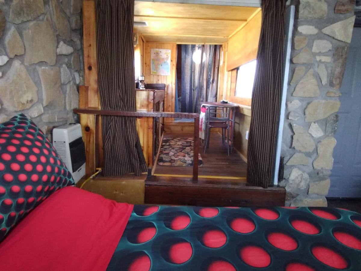 La Loma Del Chivo Llc Stone Cottage Alternative Building 马拉松 外观 照片
