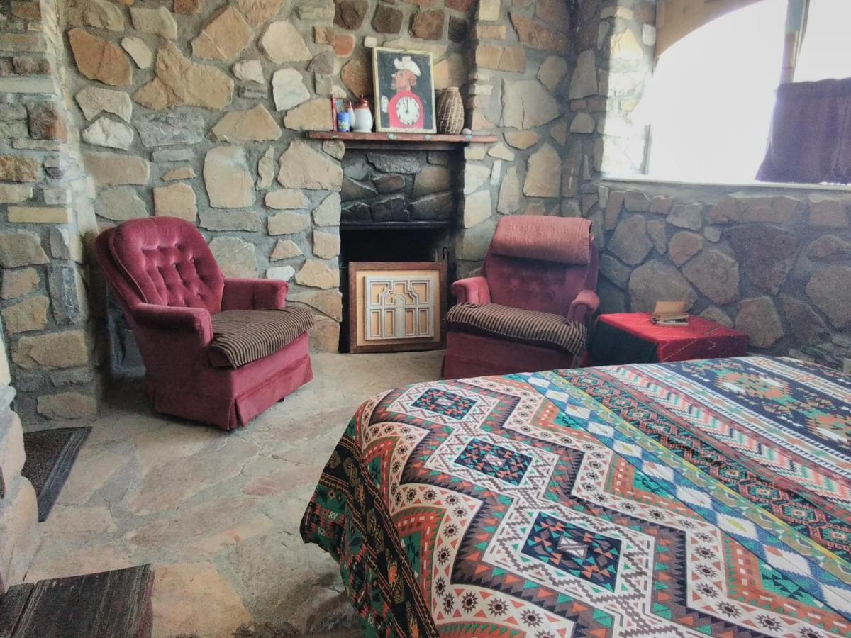 La Loma Del Chivo Llc Stone Cottage Alternative Building 马拉松 外观 照片